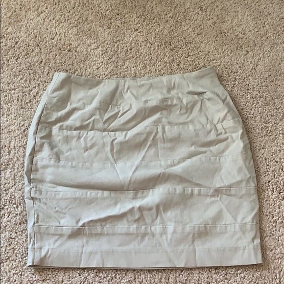 Tan skirt - Picture 1 of 2